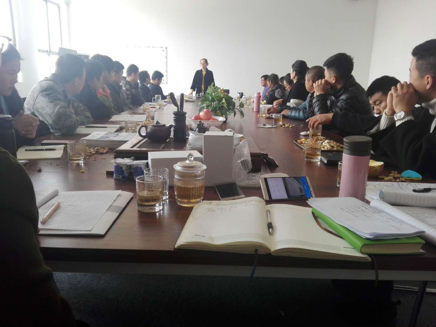 青島海藍(lán)康復(fù)器械有限公司李總做開場講話 青島海藍(lán)康復(fù)器械有限公司李總做開場講話