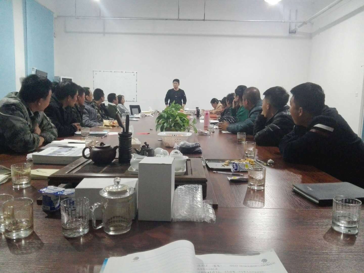 優(yōu)秀員工進(jìn)行“我的海藍(lán)夢”演講 優(yōu)秀員工進(jìn)行“我的海藍(lán)夢”演講